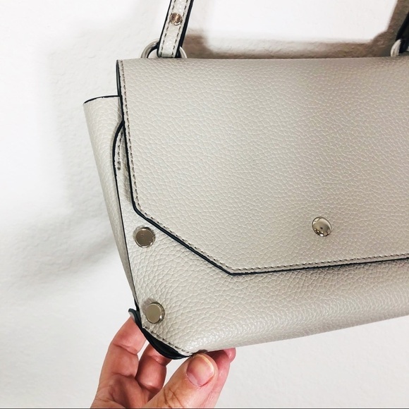 🔥SALE🔥 Steve Madden gray and silver crossbody bag - Picture 4 of 9